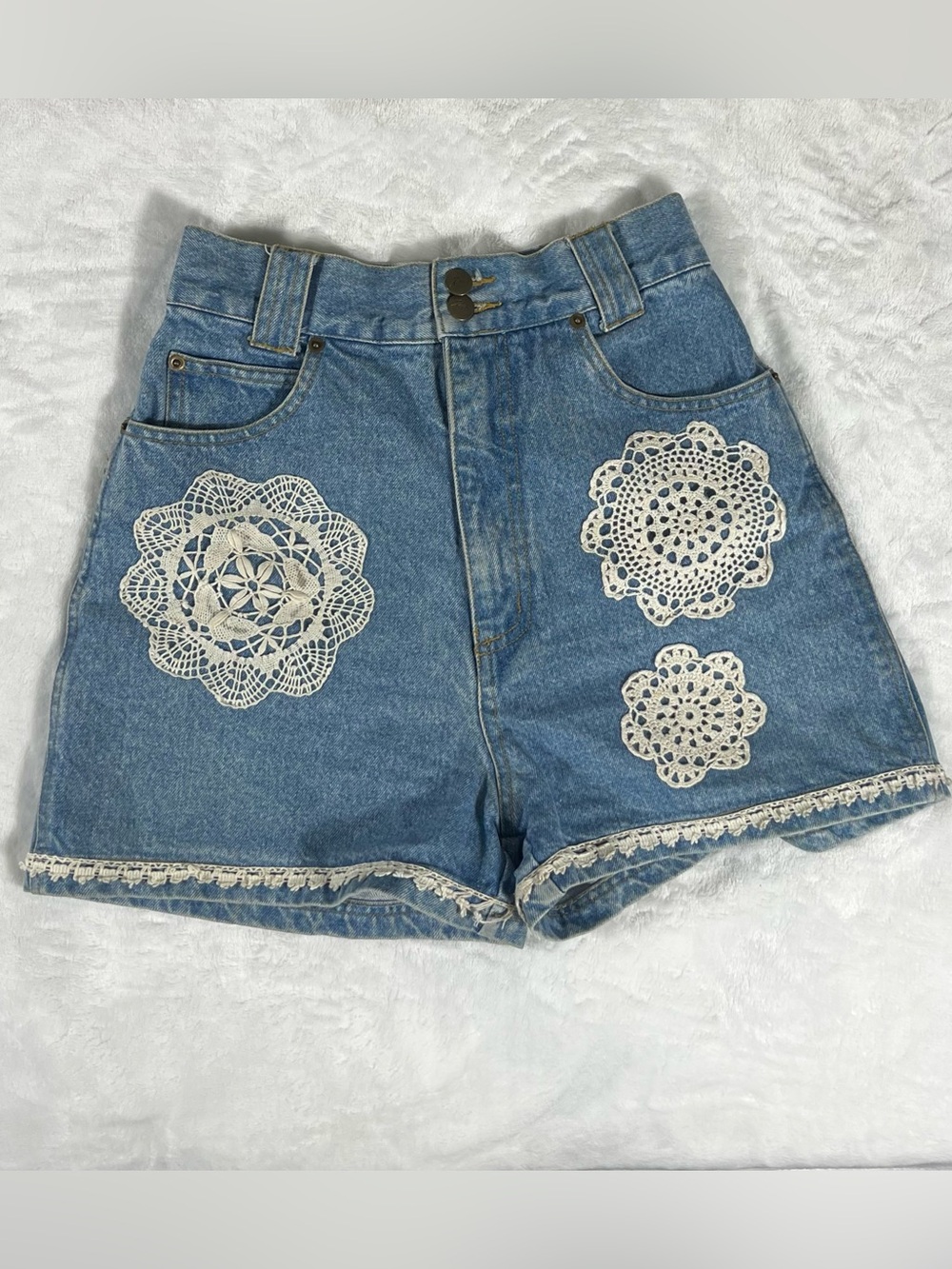 Vintage Chazz by Charles Gildisa Crochet Doily Denim Shorts | Size 7